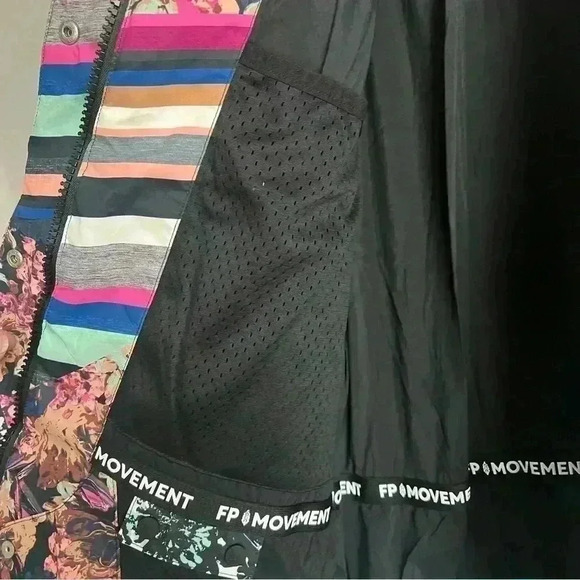 FP Movement Women's Bunny Slope Printed Puffer Jacket‎ Size M NWOT - Picture 11 of 16